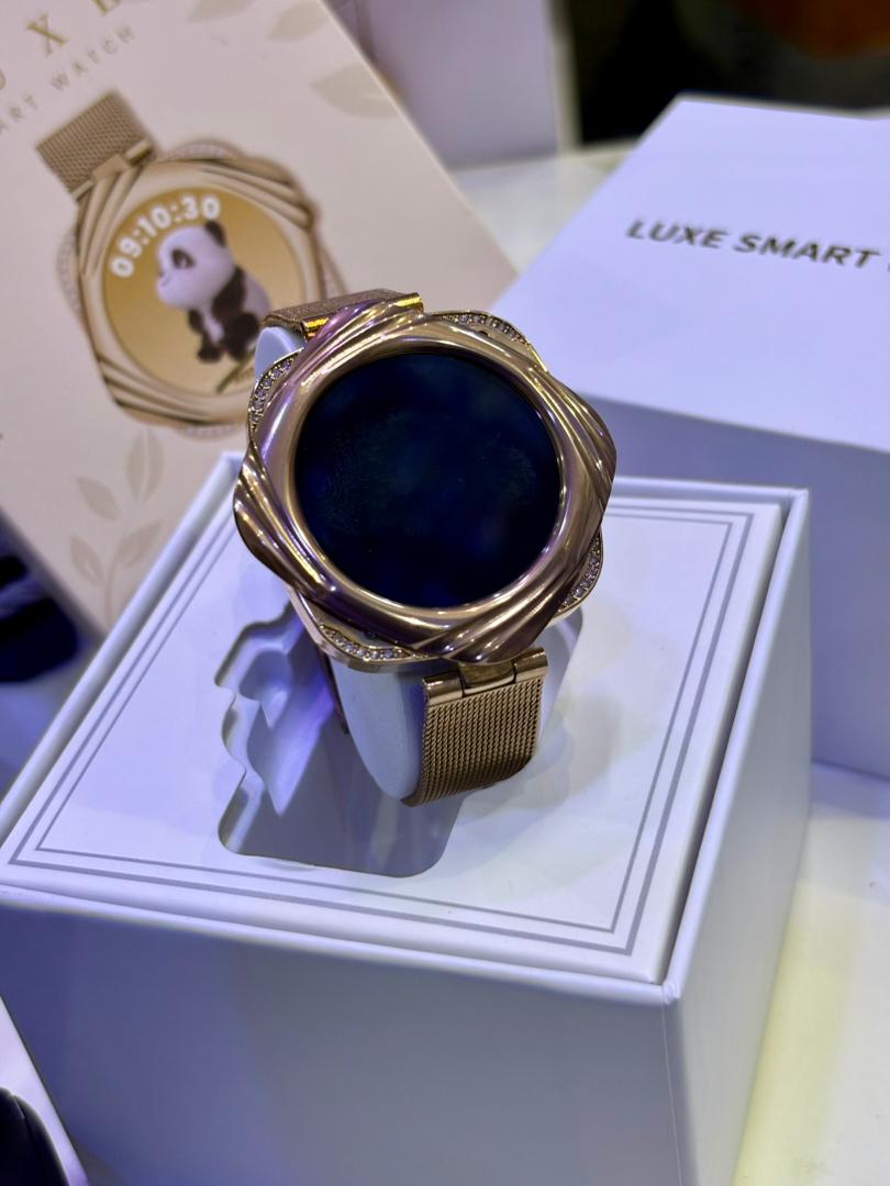 LUXE SMARTWATCH