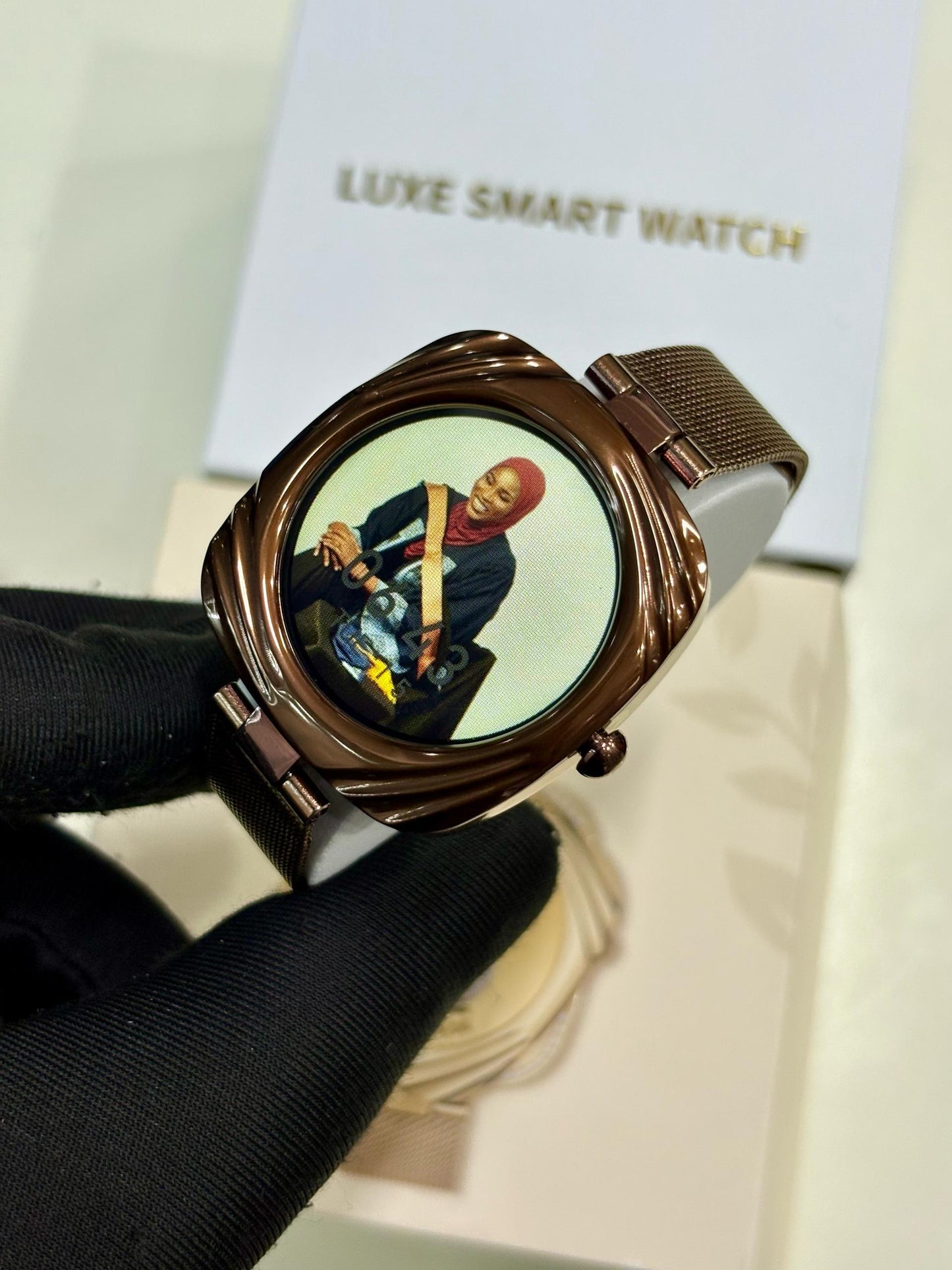 LUXE SMARTWATCH