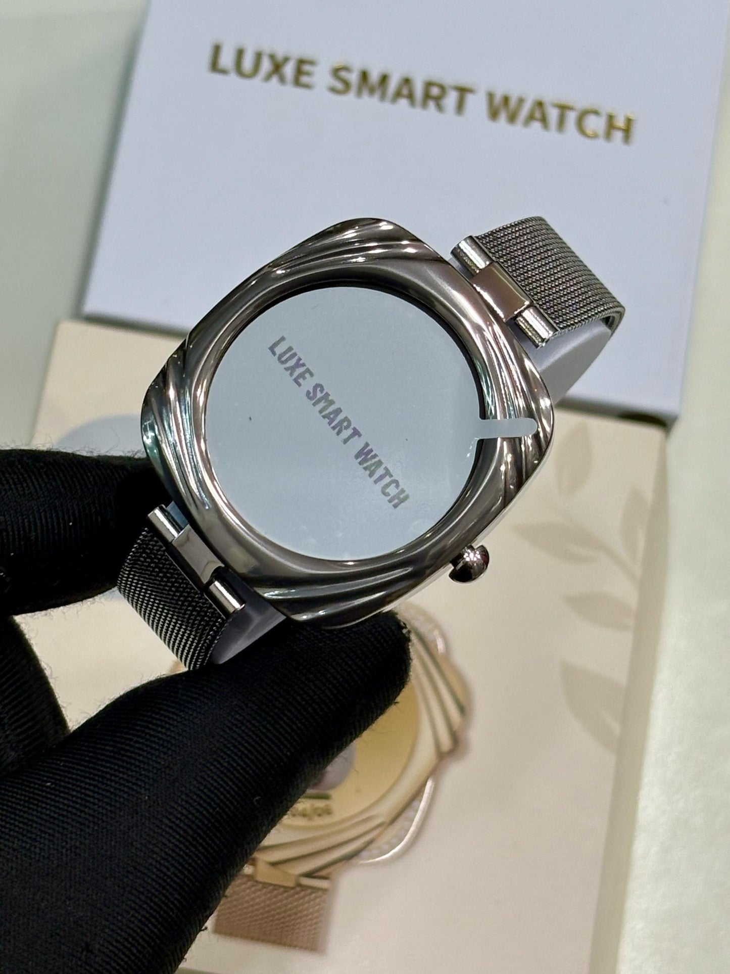 LUXE SMARTWATCH